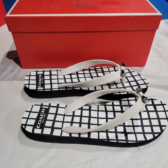 Coach Black & White Flip Flops. Size 5 - Picture 3 of 6